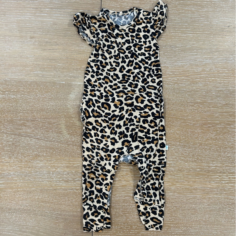 Cute!! Posh Peanut leopard romper 18-24 month